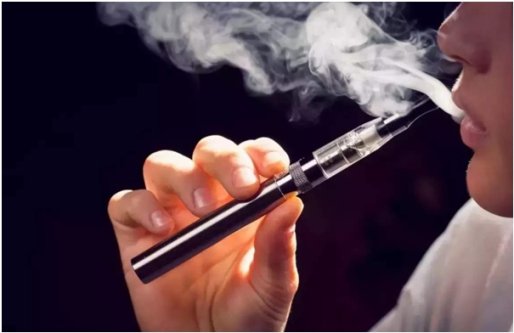 Smoking E-Cigarette Liquid