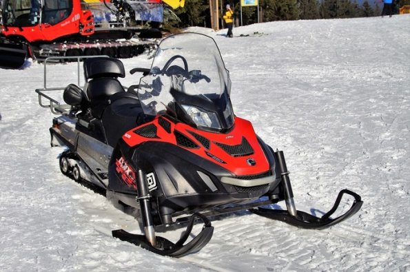 Private Snowmobile Tours 