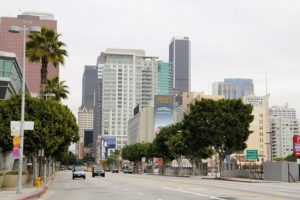 8 Pros and Cons Living in Los Angeles